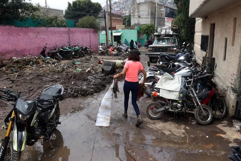 'Se está haciendo una revisión de todas las zonas, colonias, viviendas, afectadas, se está trabajando en las tareas de limpieza', puntualizó Del Mazo.