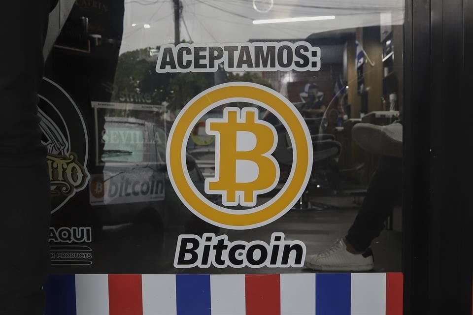 El Salvador se convirtió en septiembre en el primer país del mundo en adoptar el bitcoin como moneda de curso legal.