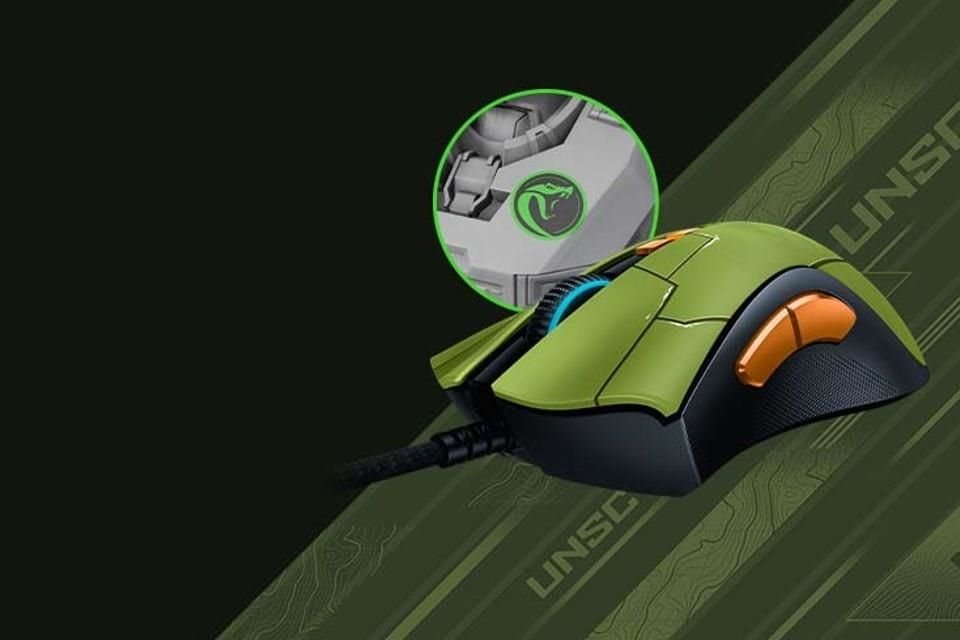 El mouse DeathAdder V2 presume un diseño ergonómico con botones en los laterales, ideal para recargar más rápido o usar granadas.