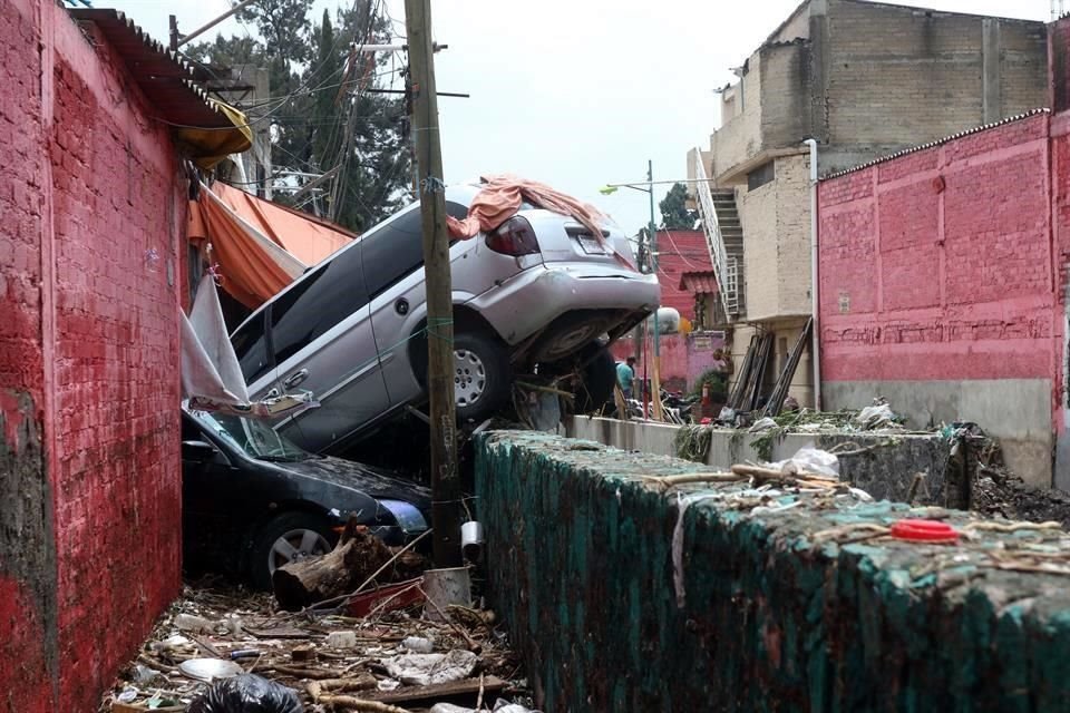 Autoridades reportaron afectaciones en 19 colonias de Ecatepec, así como el despliegue de 600 elementos.