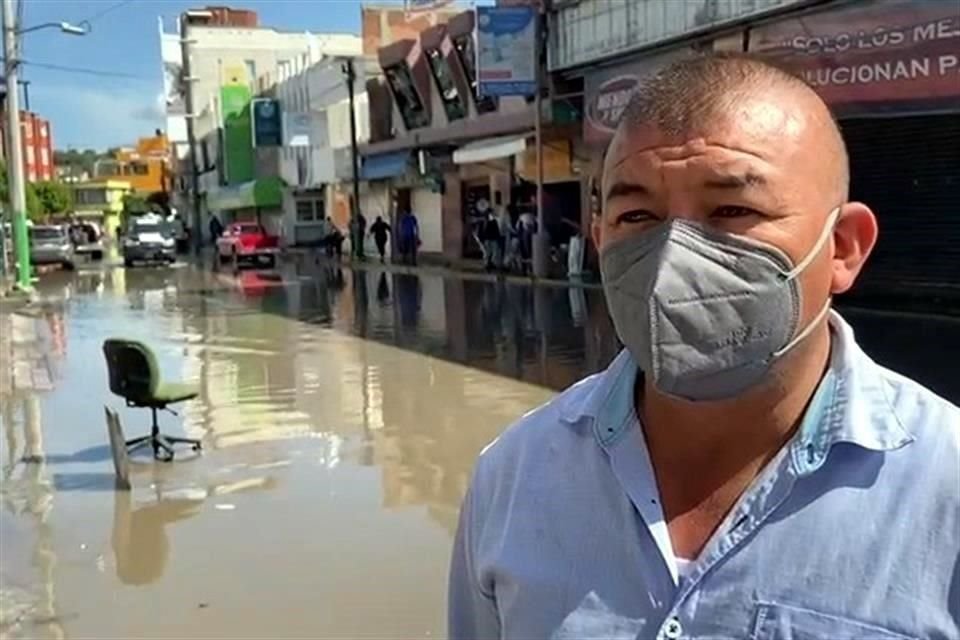 Comerciantes denunciaron que la rapiña les afectó casi igual que la inundación.