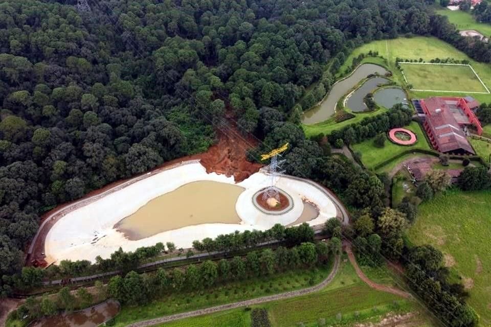 Los vecinos denunciaron que  el cuerpo de agua fue construido en un Área Natural Protegida.