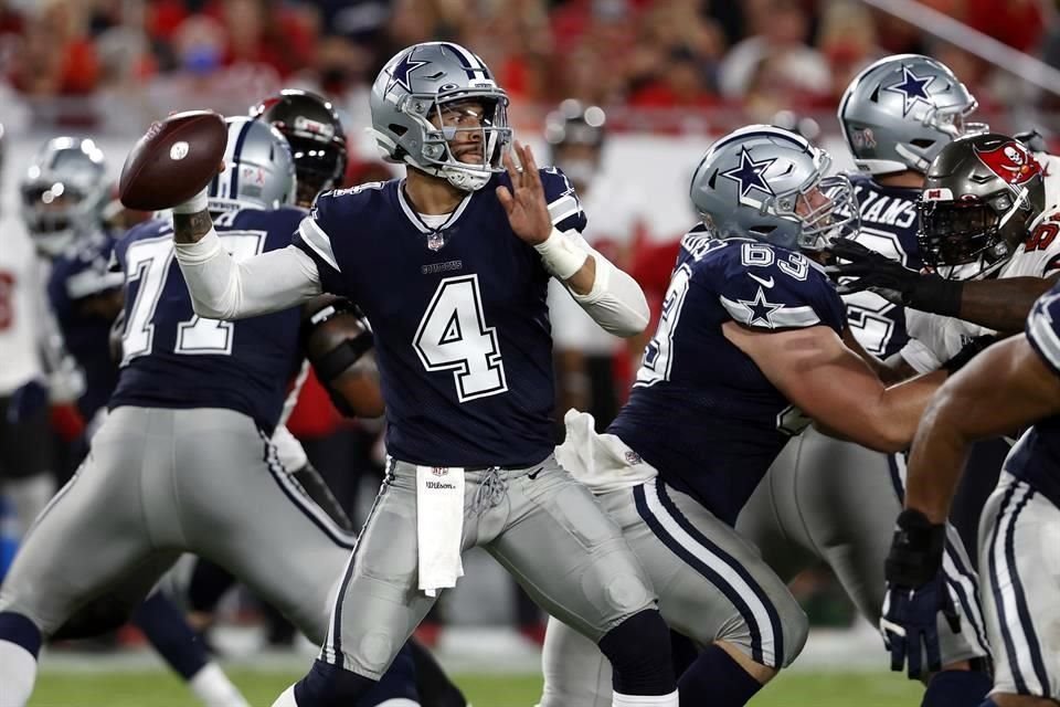 Dak Prescott regresó a los emparrillados desde octubre del año pasado.