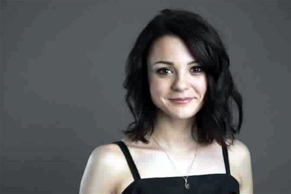 La actriz Kathryn Prescott, conocida por su papel en 'Skins', es atropellada por un camión, está grave en el hospital.