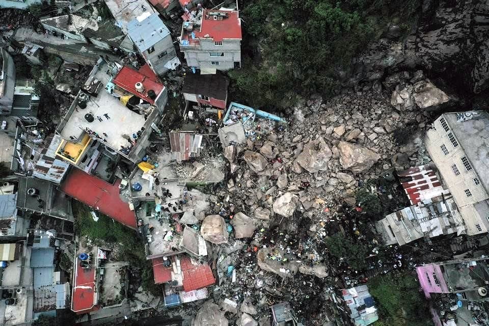 El saldo preliminar es de un muerto y seis adultos y cuatro menores desaparecidos.