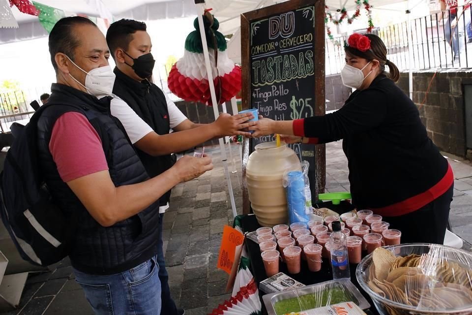 Ayer hubo una quermés cultural con conciertos, danzas y bazares.