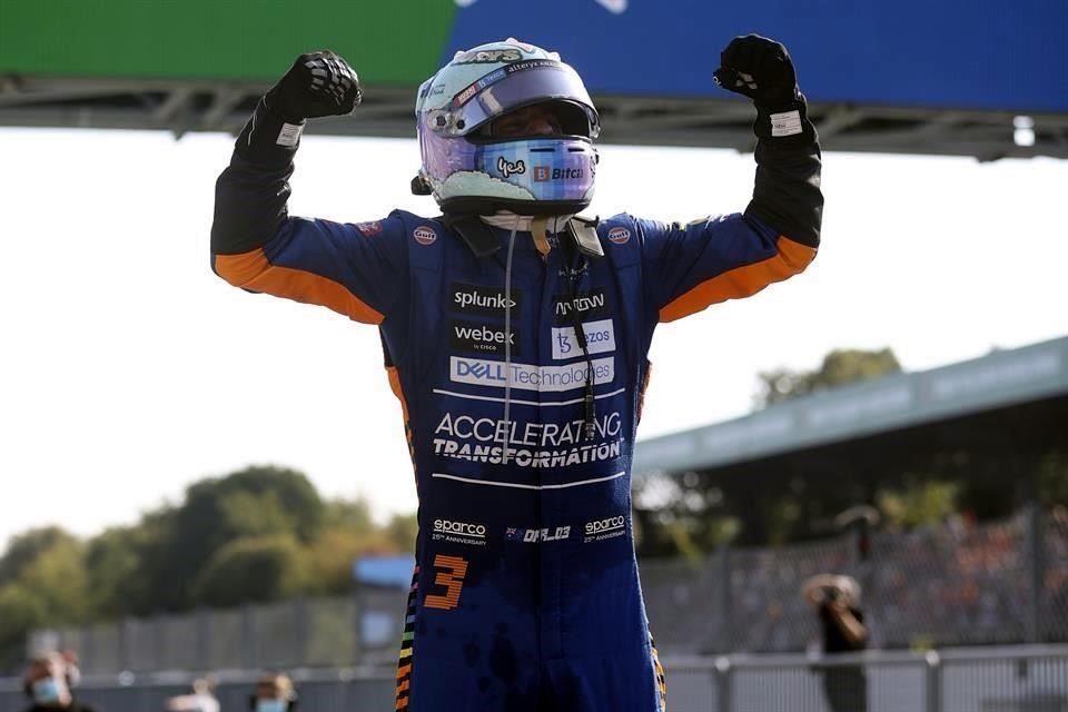 Ricciardo dio rienda suelta a su felicidad.