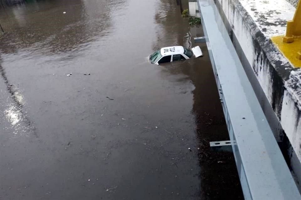 Lluvias e inundaciones afectaron a Cuernavaca, Morelos, este domingo.