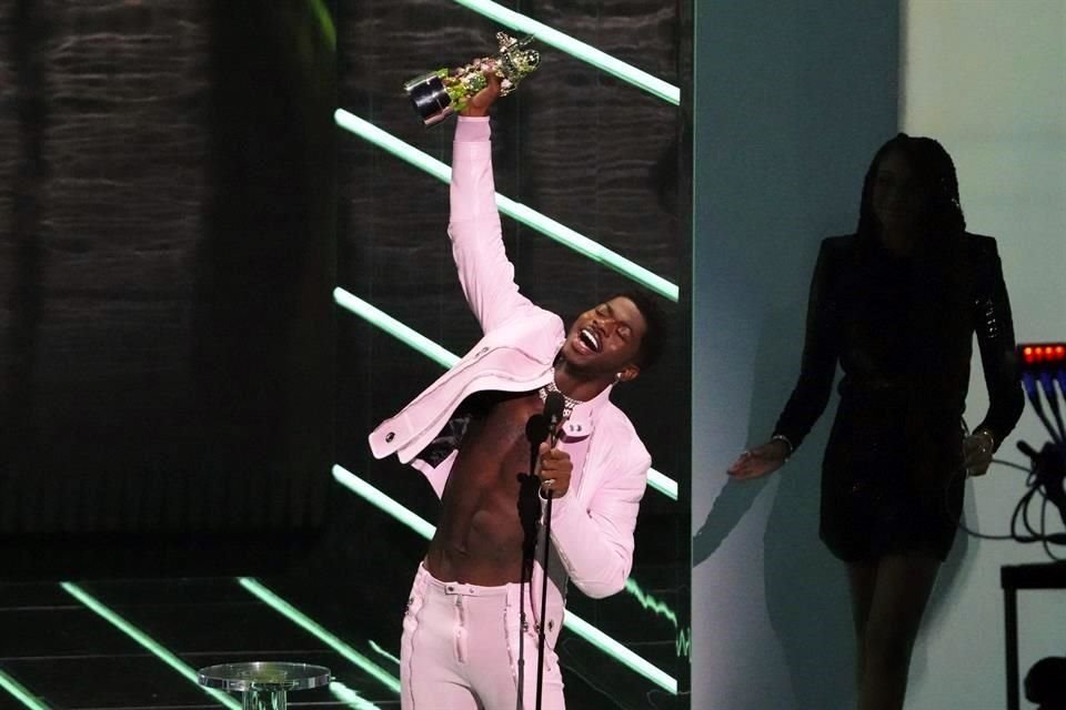 Lil Nas X recibió el premio a mejor video del año por 'Montero (Call Me By Your Name)'.