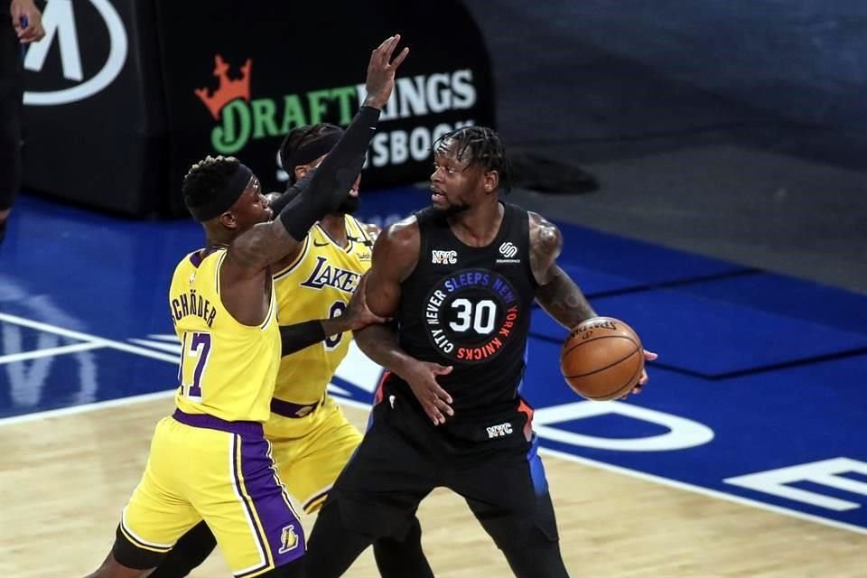 Julius Randle brilló ante su ex equipo, al anotar 34 puntos.