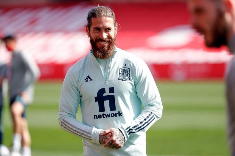 El capitán del Real Madrid Sergio Ramos dio positivo en Covid-19, informó el cuadro merengue; es noveno jugador en contraer la enfermedad.