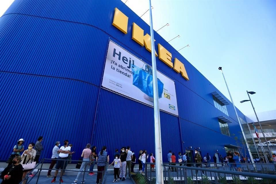 Ante la posibilidad de que IKEA aumente rápidamente la producción de muebles y otros artículos para el hogar en México, por el nearshoring, Pinheiro dejó en claro que la compañía no toma decisiones aceleradas.