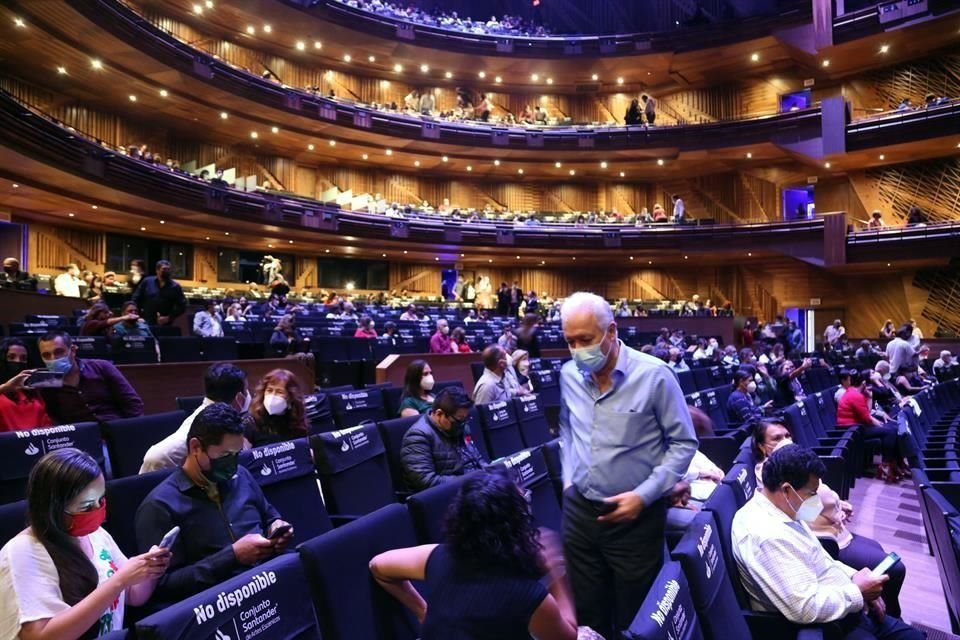 Asisten 800 personas a la Gala de Mariachis que se llevó a cabo en la Sala Plácido Domínguez en el Conjunto de Artes Santander.