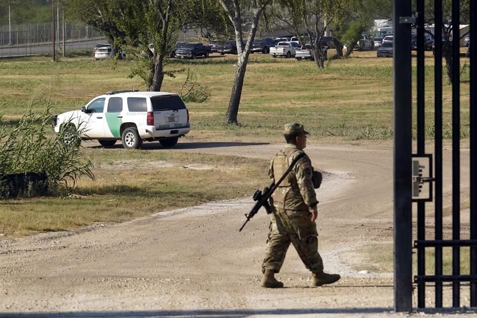 La Patrulla Fronteriza vigila el paso fronterizo donde miles de haitianos han cruzado en las últ