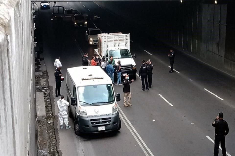 Dos personas fueron baleadas cuando circulaban por Avenida Oceanía, en Venustiano Carranza; una de ellas murió.
