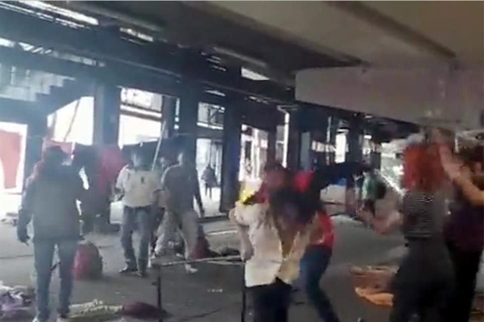 Comerciantes del Tianguis Disidente denunciaron la agresión de comerciantes ubicados en la calle Génova, el pasado 23 de septiembre.