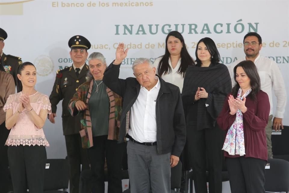 El Presidente López Obrador acudió a Tláhuac para la inauguración de la sucursal del Banco del Bienestar.