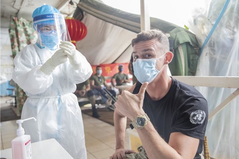 El vigésimo cuarto grupo de equipos médicos de mantenimiento de la paz de China en el Congo (RDC) comenzó a vacunar al personal de las Naciones Unidas con la vacuna contra el Covid-19.