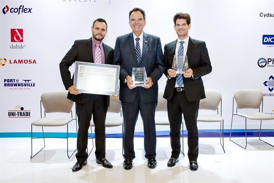 Ernesto Ortegón, Gerente de Exportaciones de Lambi; Lic. Juan Guadalupe Marcos Giacomán, Fundador de Lambi, e Ing. Andrés Marcos, Director General.