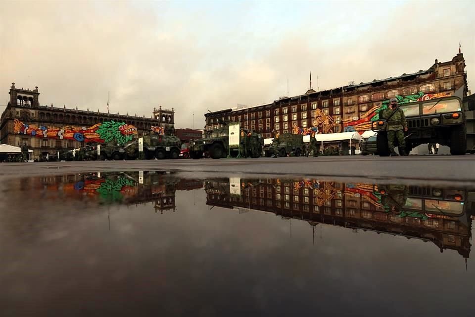 La Jefa de Gobierno informó que no se buscaría hacer del Zócalo un parque y que se mantendría como plaza cívica.