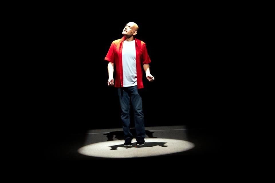 Regresa el exitoso monólogo de Odin Dupeyron, titulado '¡A Vivir!', al escenario del Centro Cultural Teatro 1, en la Ciudad de México.