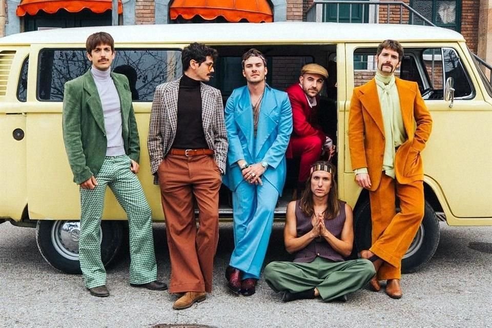 La banda española promueve su nuevo sencillo 'Castillo de Cera' de su álbum Impulso.