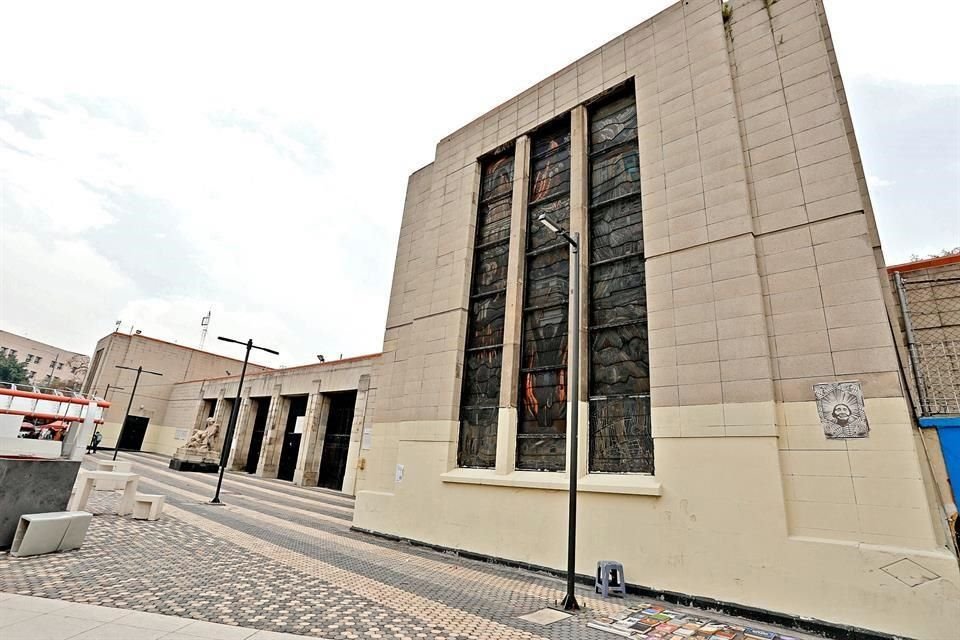 El Centro Escolar Revolución, reconocido como Monumento Artístico, se inscribe en la corriente funcionalismo y fue construido entre 1933 y 1934 por el arquitecto Antonio Muñoz García.