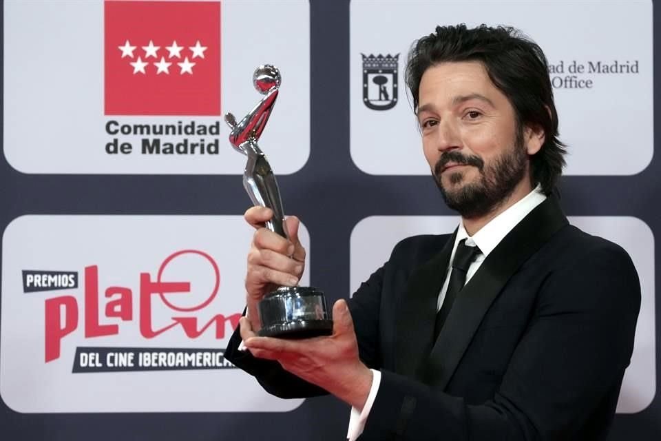 El mexicano Diego Luna se llevó a casa un premio especial a la trayectoria.