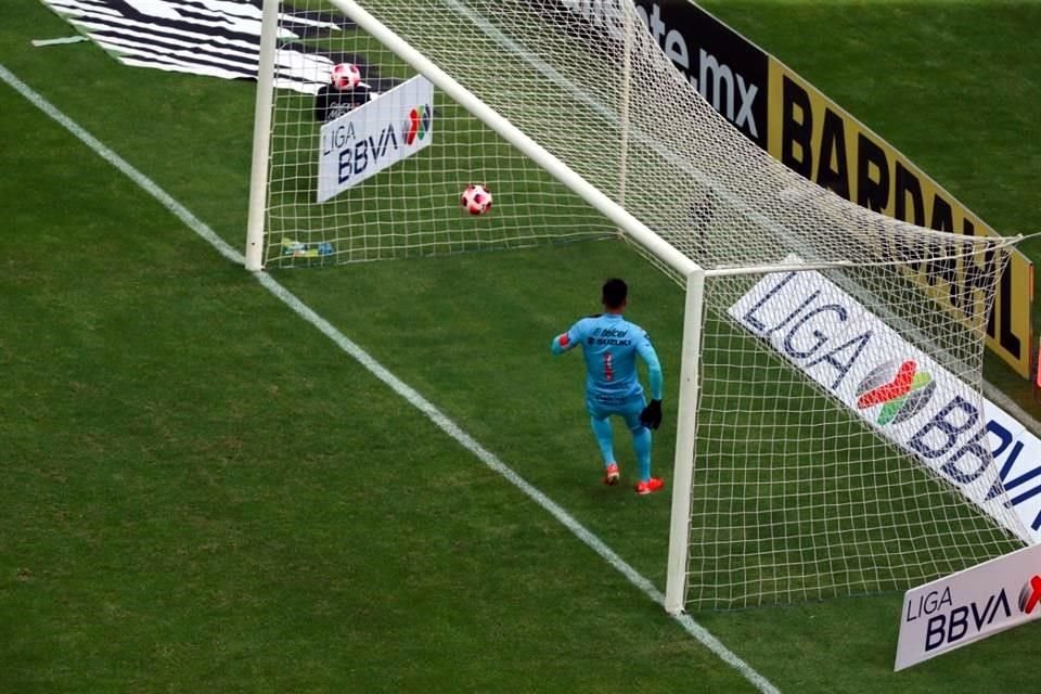 Alfredo Talavera vio dos goles en su arco.