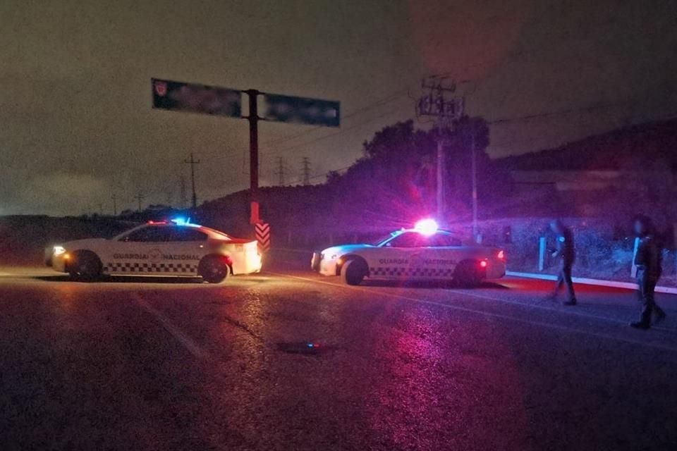 La Autopista fue cerrada por elementos de la Guardia Nacional.