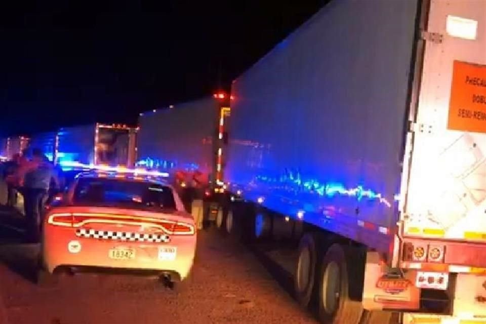 Los camiones fueron asegurados en un retén en la carretera Victoria-Monterrey.