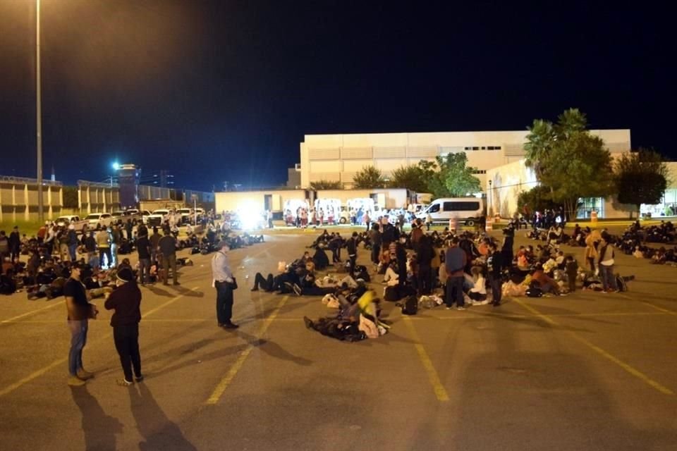 Los migrantes permanecen en las instalaciones del Complejo de la Secretaría de Seguridad Pública de Tamaulipas.