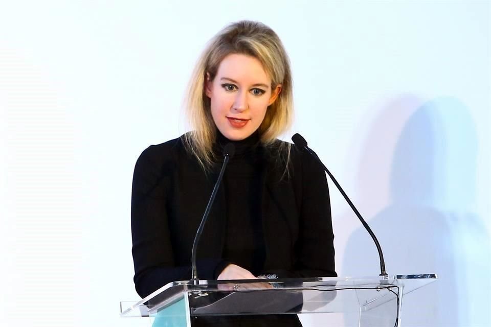 Elizabeth Holmes abandonó la Universidad de Stanford a los 19 años para iniciar la empresa que se convirtió en Theranos, una startup que prometía revolucionar la industria de los análisis de sangre.