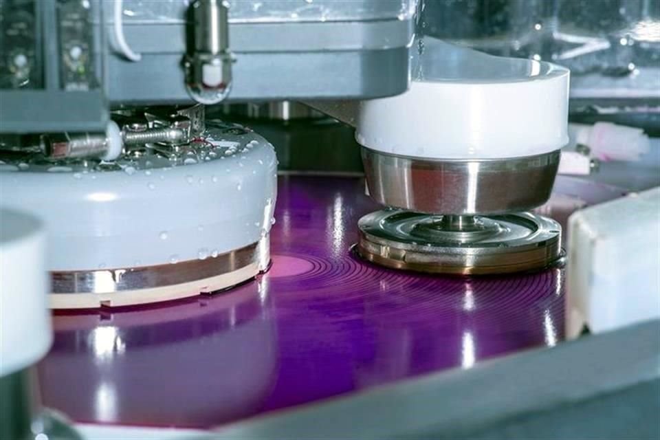Applied Materials fabrica chips de carburo de silicio que ayuda a que los autos eléctricos tengan más potencia.