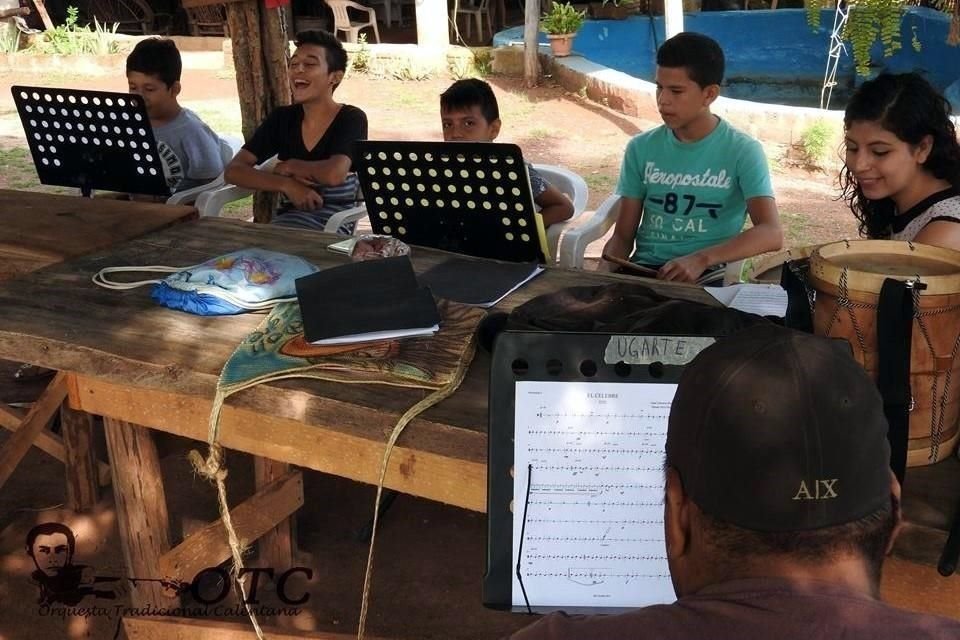 Unos 300 niños estudian música, danza y teatro en El Tecolote de manera gratuita.
