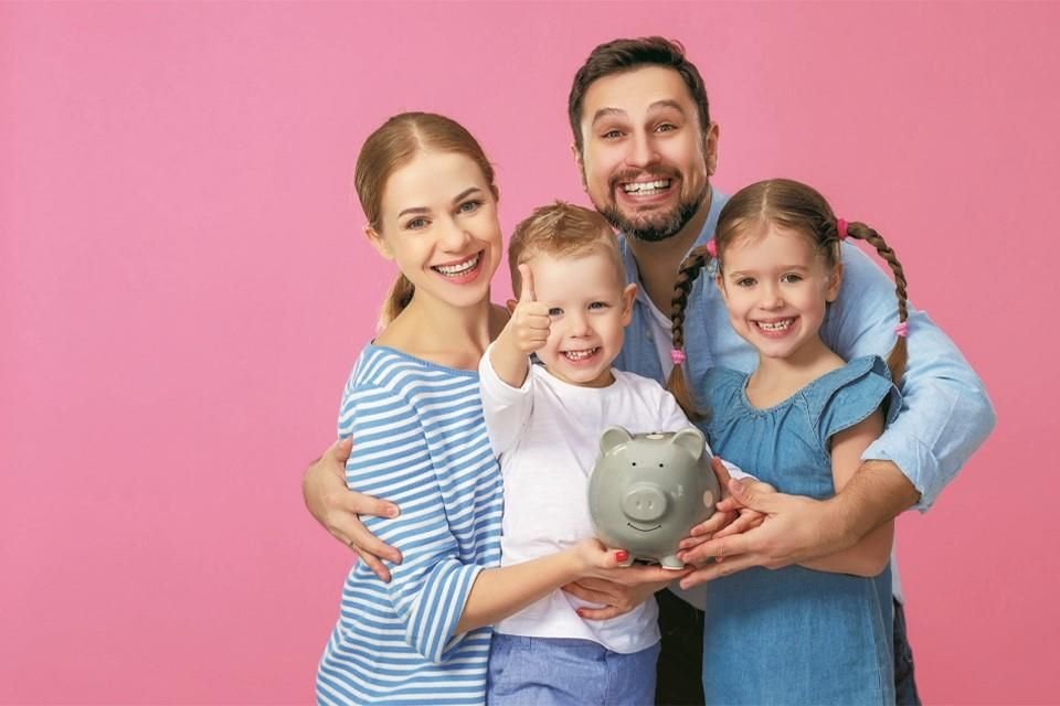 Si eres mamá, papá o tutor puedes acudir a la AFORE que administra tus ahorro para el retiro para que registres al menor.