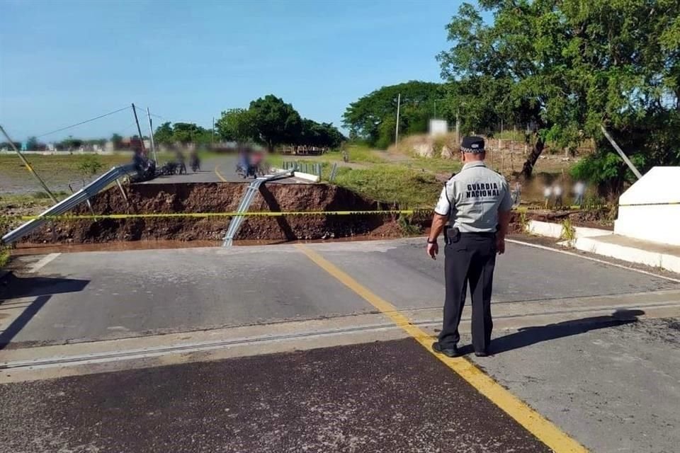 Tras paso de huracán 'Pamela', Gobernador de Nayarit informó que se encuentra cerrado el paso de la Autopista Tepic-Mazatlán.