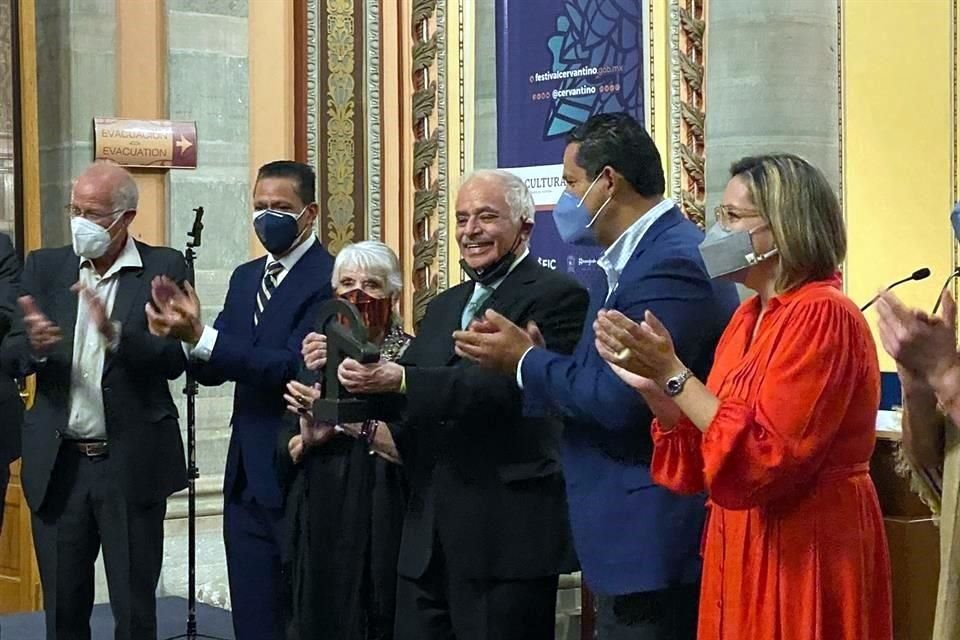 Autor de telenovelas históricas, es también responsable del rescate de géneros teatrales como la pastorela, la epifanía y los carnavales.