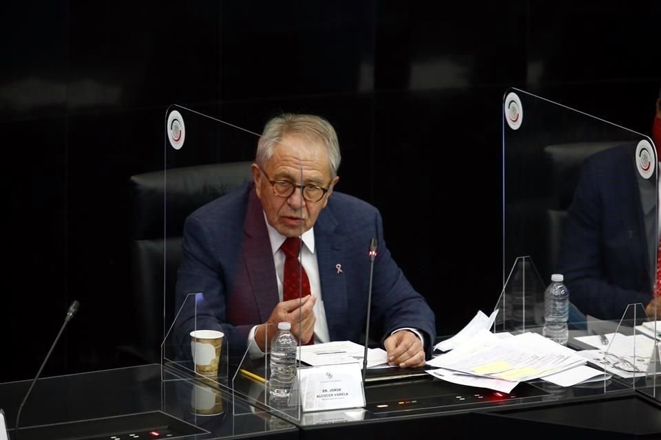 Jorge Alcocer, Secretario de Salud, compareció ante la comisión en el Senado.