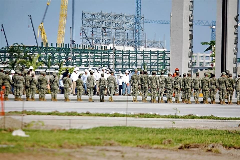 La Secretaria de Energía llegó a supervisar la obra de la refinería de Dos Bocas, donde se han suscitado protestas de trabajadores desde el martes por mejores condiciones laborales.