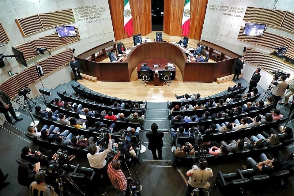 El TEPJF declaró 'inaplicable' el decreto legislativo que autorizaba la propaganda gubernamental en plena veda por revocación de mandato.
