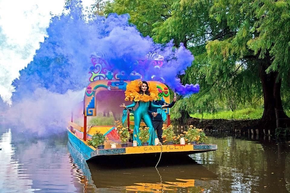 La cantante María León grabó hace unos días en Xochimilco un promocional del Desfile Internacional de Día de Muertos, que se realizará próximamente en la Ciudad de México.