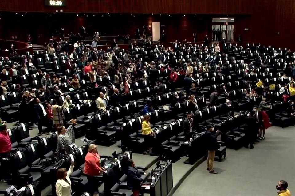 El Pleno de San Lázaro aprobó ingresos para el próximo ejercicio fiscal por más de 7 billones 88 mil 250 millones 300 mil pesos.