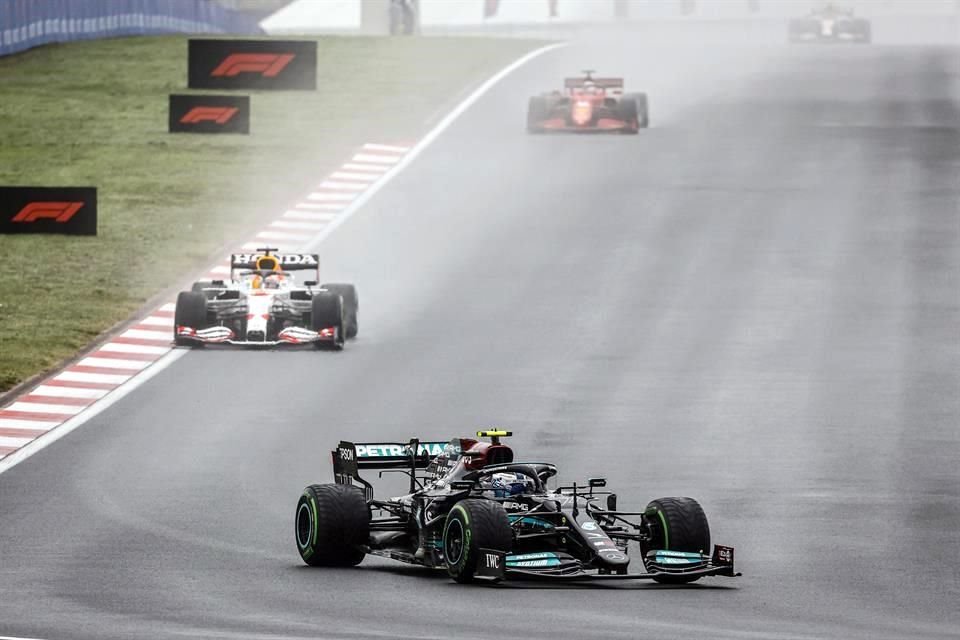 Bottas tendrá que cumplir con el castigo.