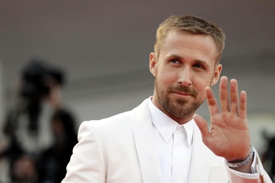 Medios estadounidenses aseguran que Ryan Gosling está a punto de quedarse con el papel de Ken en la cinta de live action de Barbie, protagonizada por Margot Robbie.