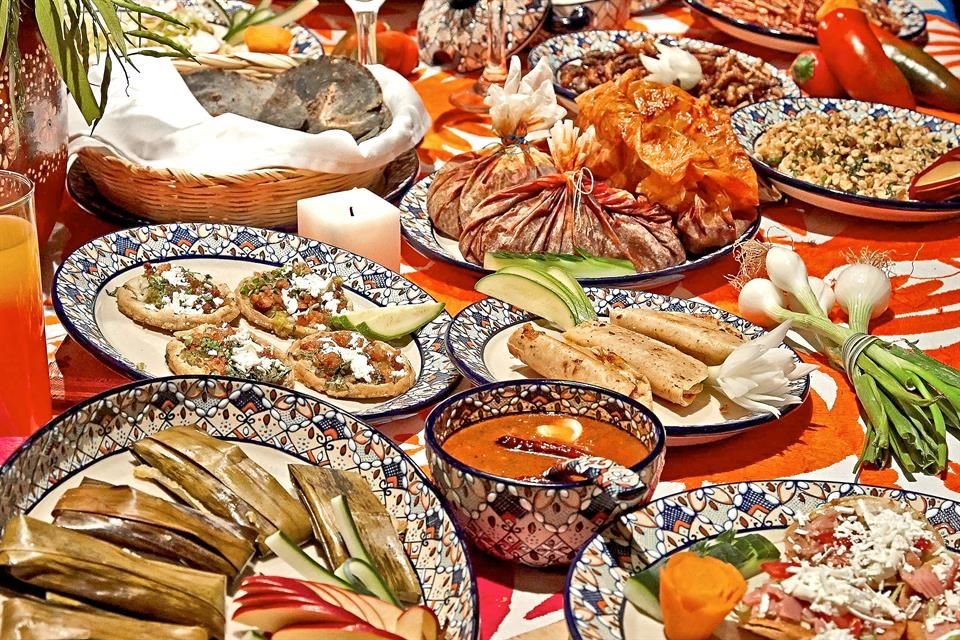 Prueba su gastronomía: pastes, escamoles, chinicuiles, barbacoa y hongo blanco. Ve a sitios como Zempoala, nombrado 'Pueblo con sabor'.