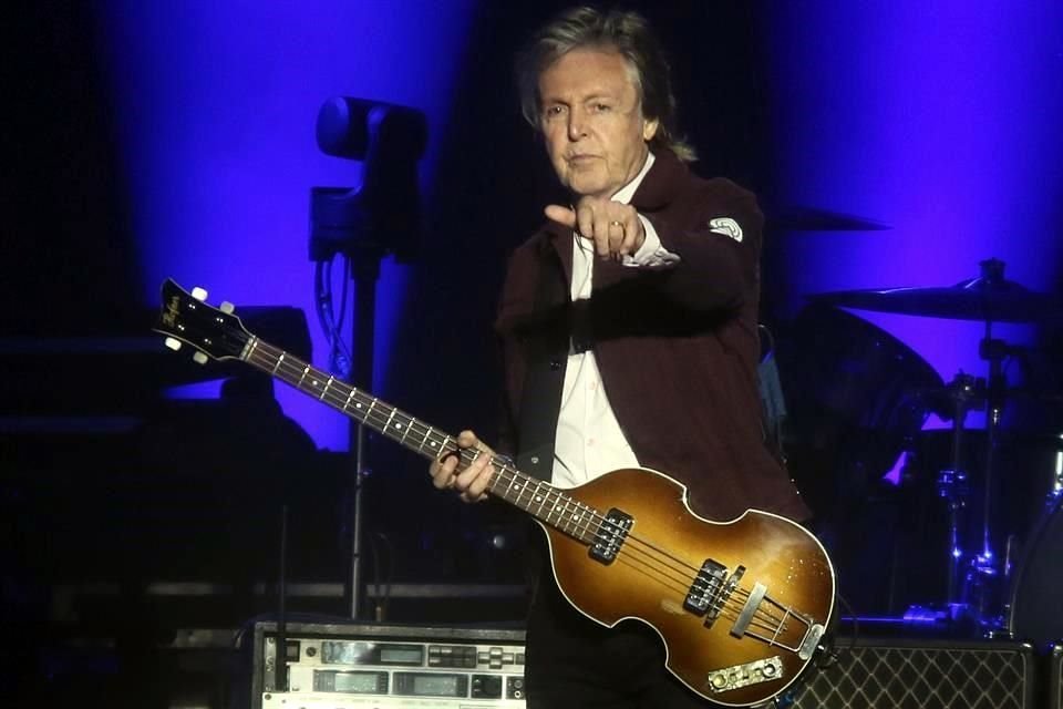 El ex Beatle, Sir Paul McCartney, tomó la decisión de no volver a dar autógrafos o tomarse selfies, pues prefiere mejor platicar con sus fans.