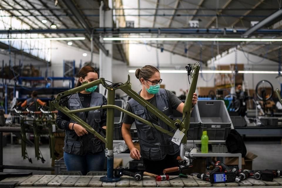 La Secretaría de Economía estima que se pueden generar 300 mil empleos a través de los Polos de Desarrollo.