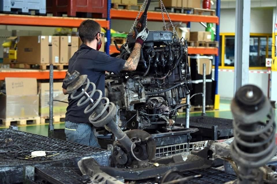 Prevé industria nacional de autopartes rebasar los 900 mil empleos directos.