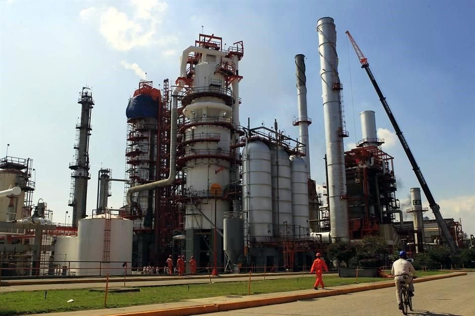 La semana pasada, AMLO decretó la expropiación inmediata de la planta de hidrógeno en la Refinería de Tula, Hidalgo, que Pemex había vendido en 52.7 millones de dólares a Air Liquide. 